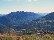47 Vista su Sottochiesa-Olda-Peghera e verso  Sornadello-Foldone-Castel Regina e Val Brembilla